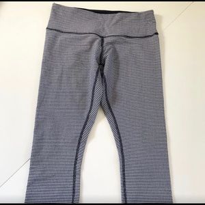 Lululemon crops size 6 Excellent condition